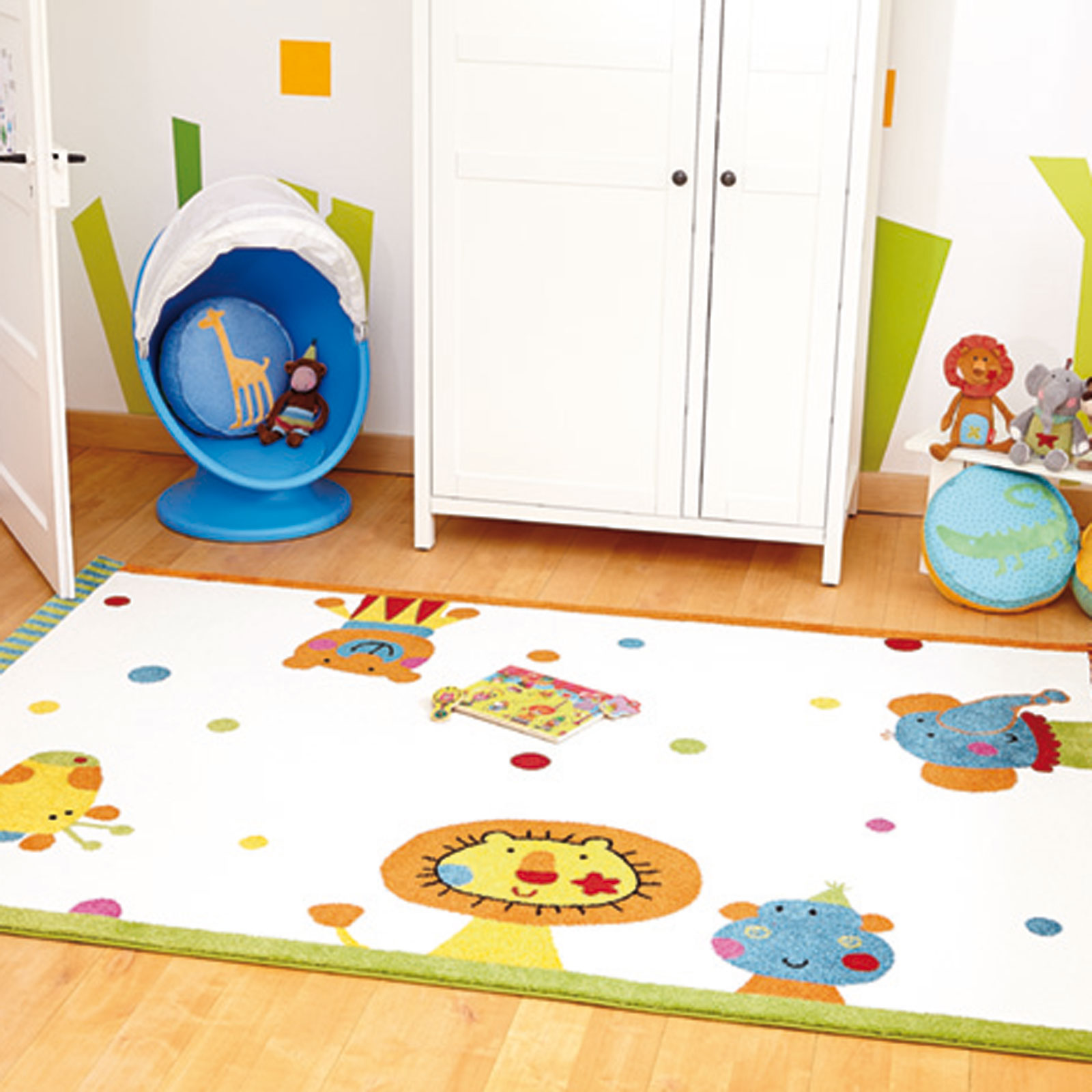 Animal Festival Rug In White 0525 01